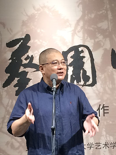 中国美院院长许江谈校训。钱晓鸣/摄