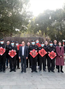 学校领导走访慰问春节留校师生员工