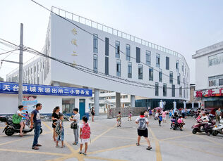屋顶跑道的小学 2