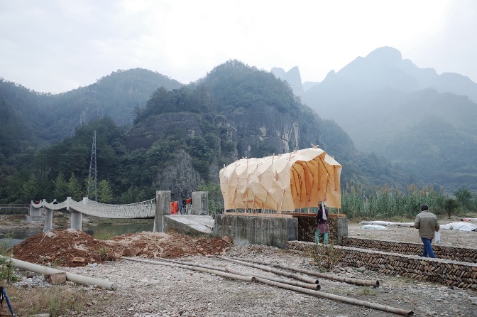 孔明灯_山峦褶皱
