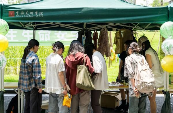 299218b0d36c7e36f5a0a3ecfdec813578559911