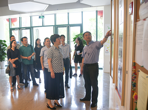 钱晓芳一行赴浙江大学海宁国际校区参观调研