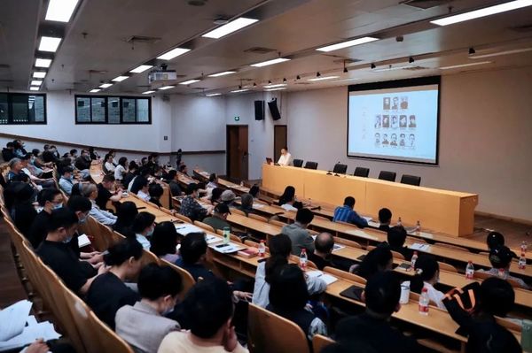 历史是最好的教科书 党史是最好的营养剂——中国美术学院举行“重返历史现场 再现党史瞬间”主题讲座