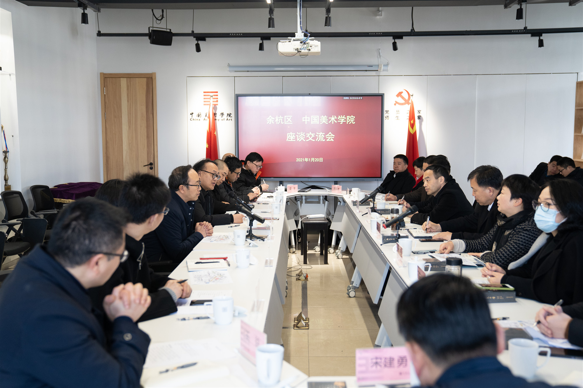 市委常委、余杭区委书记张振丰一行来校考察调研