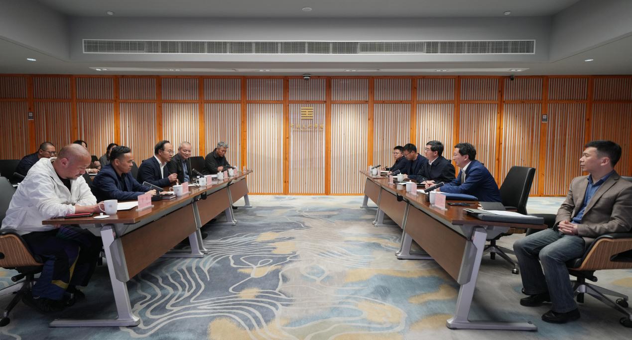 省委常委、统战部部长邱启文一行来校调研座谈