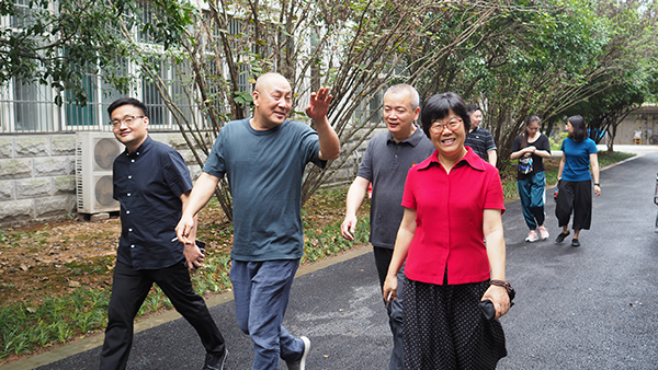 钱晓芳一行检查创新设计学院开学筹备工作情况