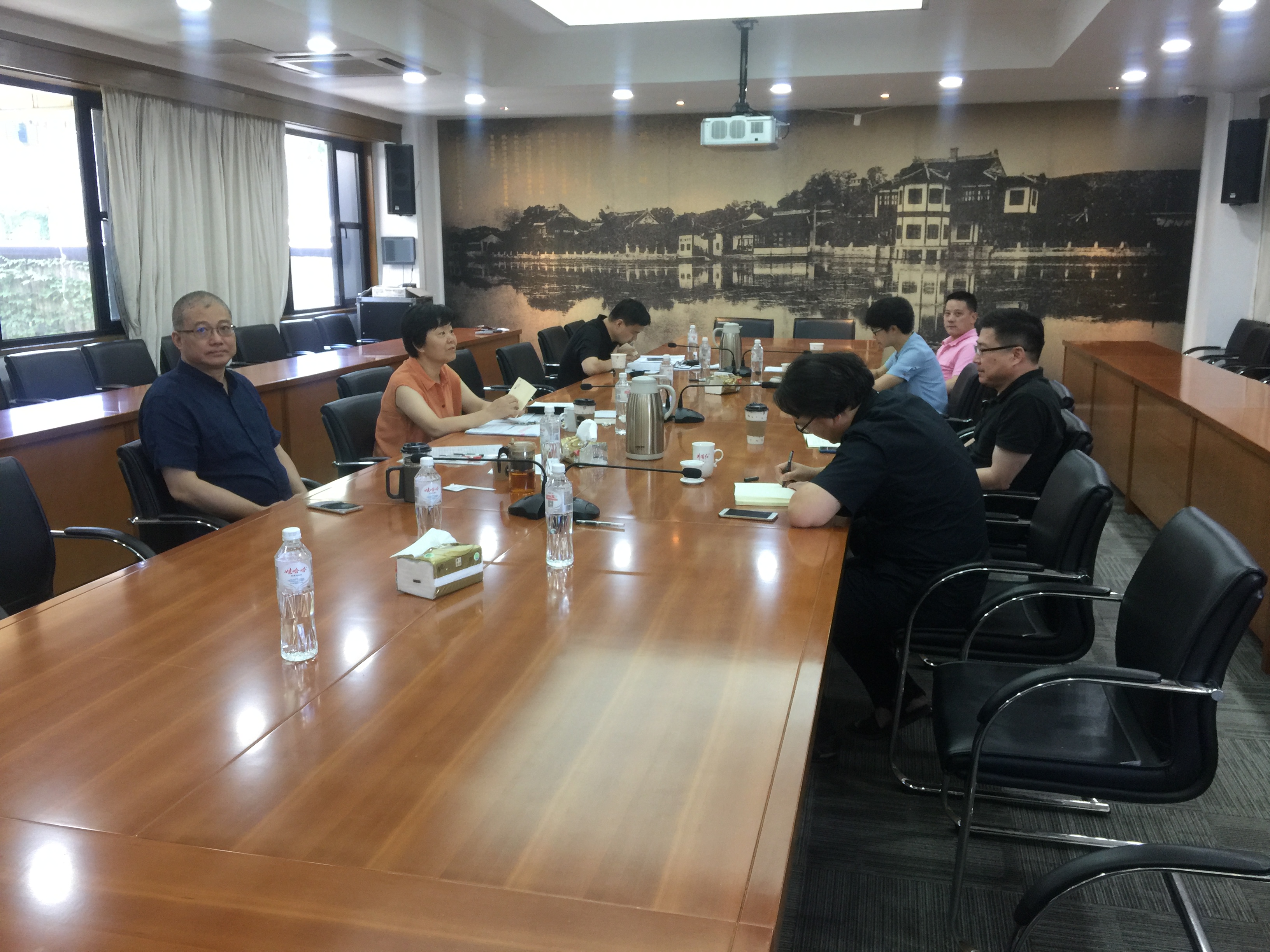 我校党委中心组理论学习会专题学习习近平总书记重要指示精神