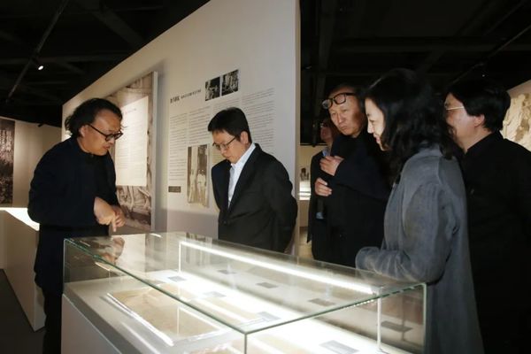 每种人类语言都以不同的方式描绘世界——中国美术学院与上海外国语大学签订战略合作协议