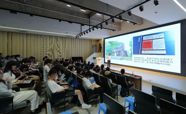 中国美术学院举办毕业生专题党课及“我与书记面对面”座谈会