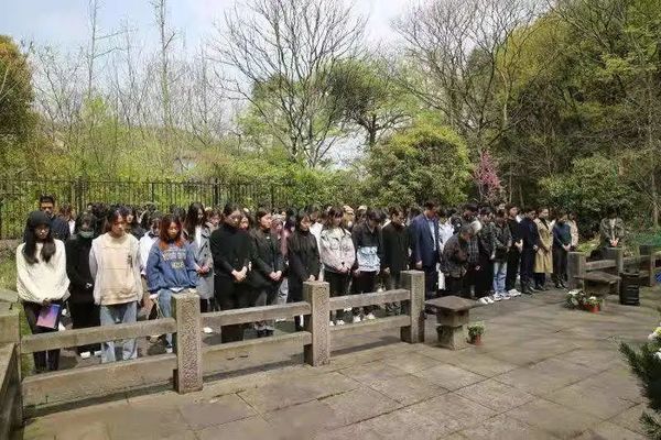 学校举行2021年夏朋(姚馥)奖学金颁奖仪式