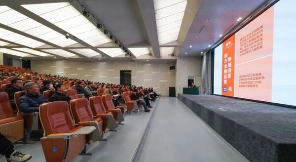 中国美术学院传达学习全国两会精神