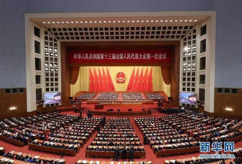 中国美术学院师生学习热议两会精神